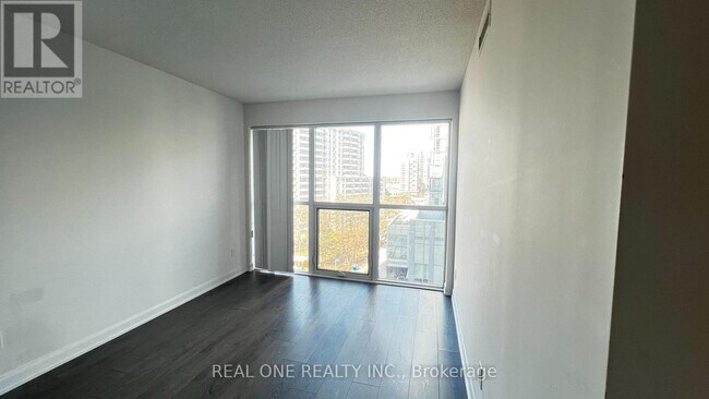 Building Photo - 5168-5168 Yonge St