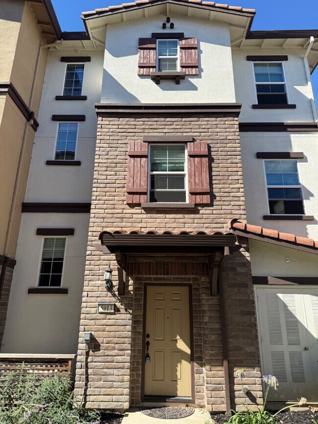 Foto del edificio - Charming 2 Bed, 2.5 Bath Home in Prime Fremont Location