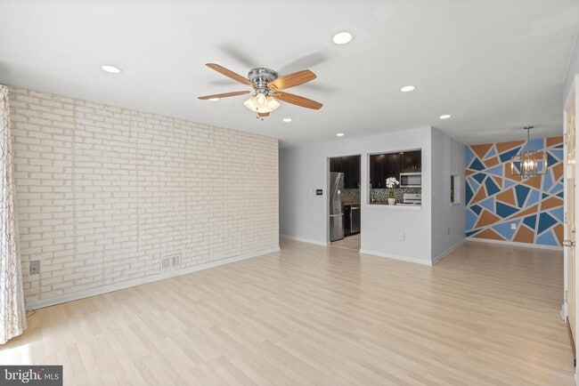 Building Photo - 81 Willow Ct