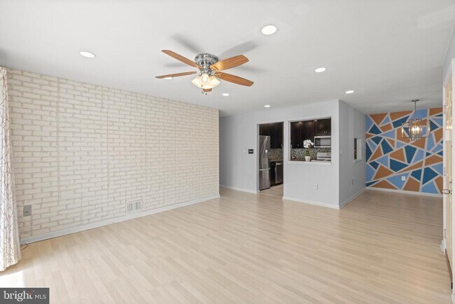 Foto del edificio - 81 Willow Ct