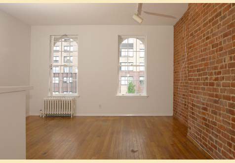 Primary Photo - 211 E 9th St