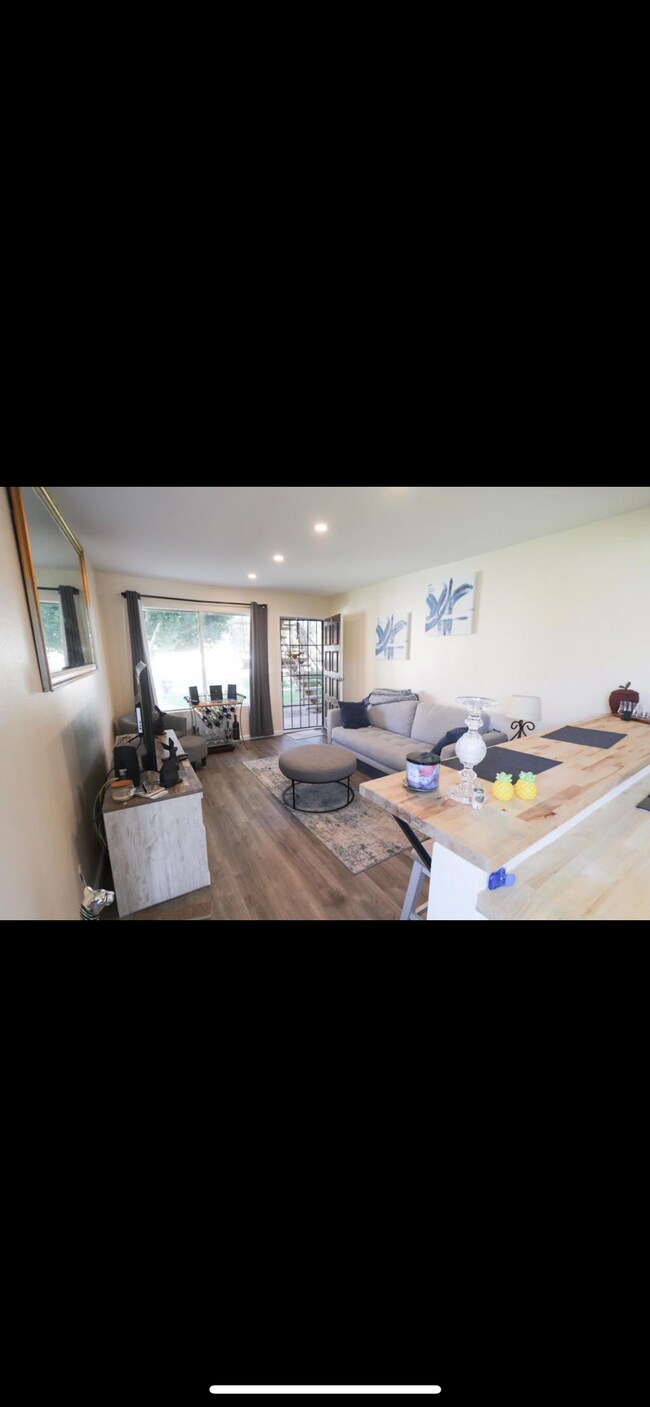 Foto del edificio - 9645 Spyglass Ave