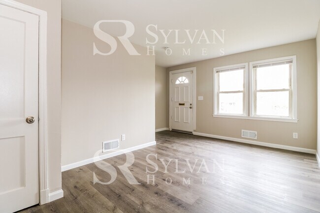 Foto del edificio - Enjoy low-maintenance living in this 2 bedroom, 1.5 bathroom townhome
