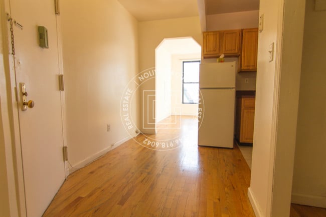 Building Photo - 158 Allen St