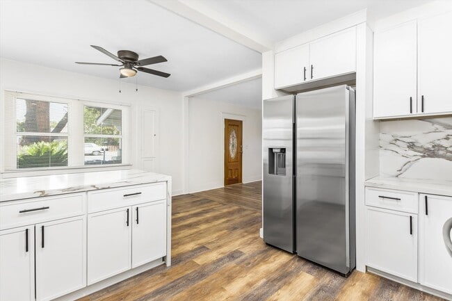 Building Photo - Newly renovated  1-bedroom backhouse in Mentone!