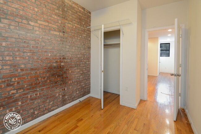 Building Photo - 689 Lincoln Pl