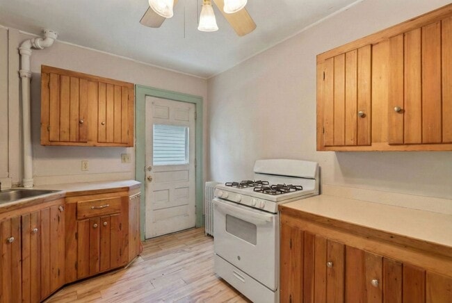 Photo - 30-32 Sherman St - Lakefront Living, Right in the Heart of Burlington Apartment