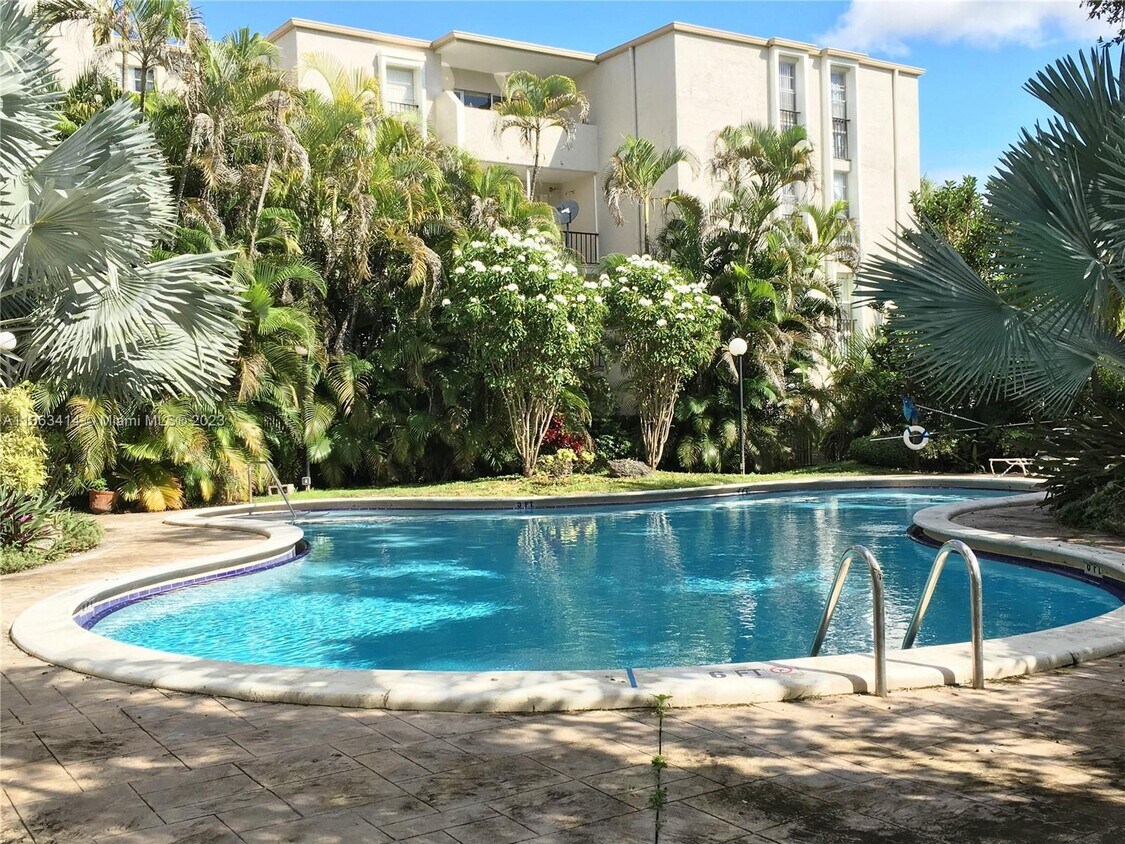 Foto principal - 6904 N Kendall Dr