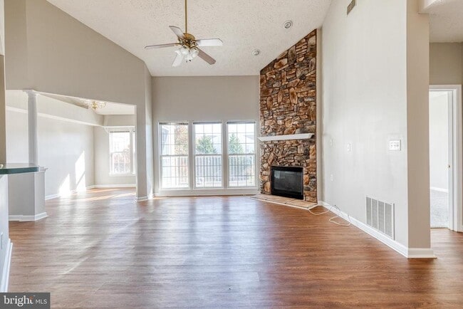 Building Photo - 2406 Chestnut Terrace Ct