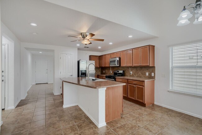 Foto del edificio - Beautiful 4 Bedroom Home
