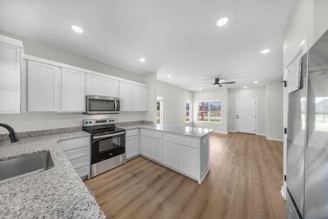 Foto del edificio - New Construction Spacious Townhome in Growing Community Available in July