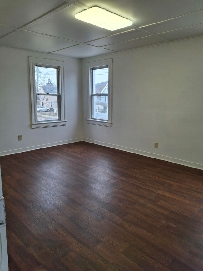 Foto del edificio - 246 Lynwood Ave