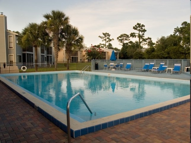 Pool - Fisherman's Landing Apartments