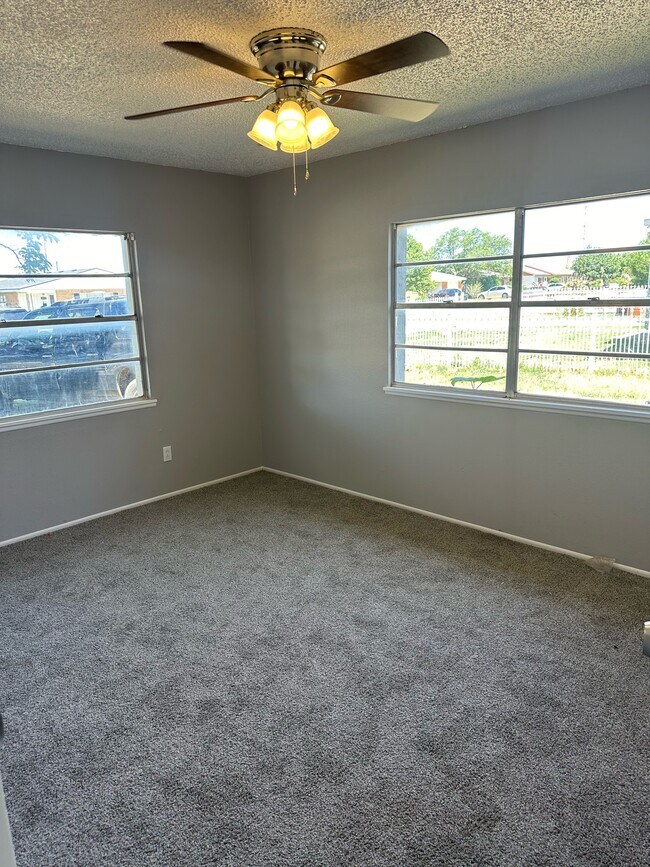 Foto del edificio - 1310 N Nance St