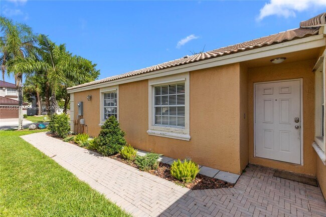 Foto del edificio - 363 NW 158th Ave