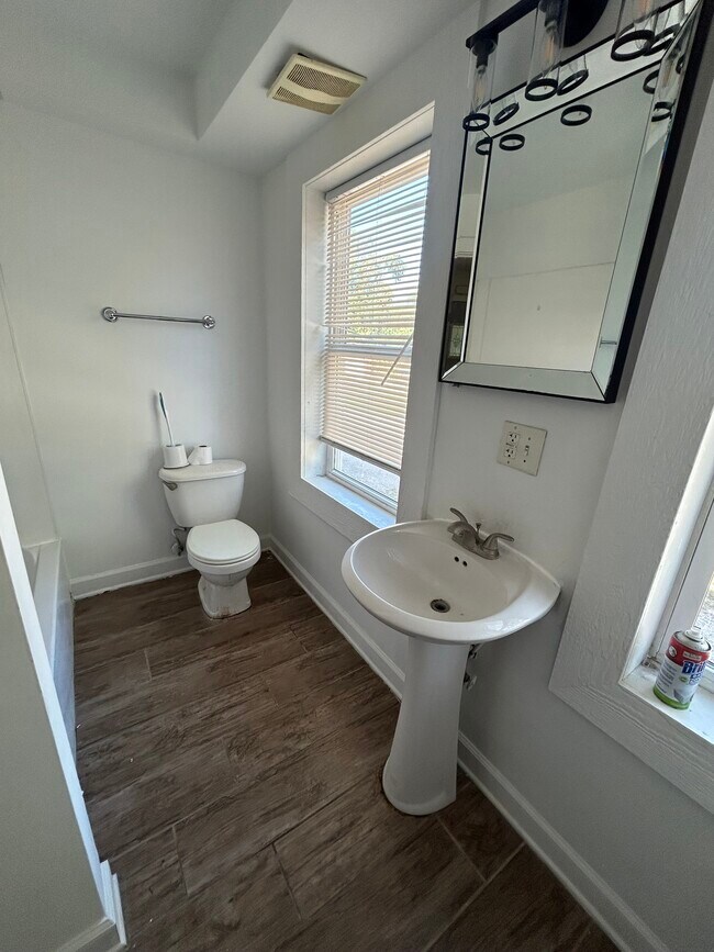 Foto del edificio - 1925 S State St