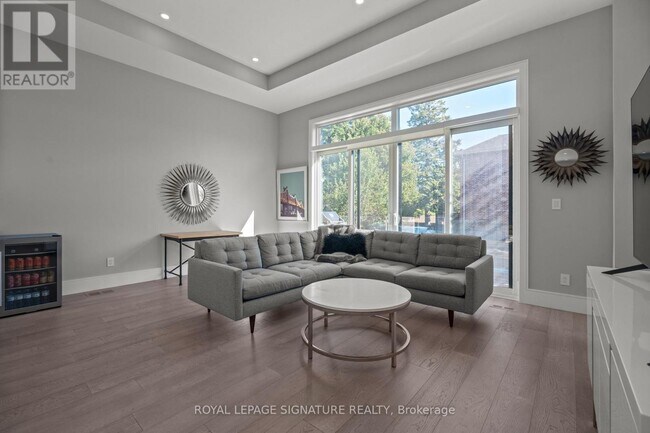 Photo du bâtiment - 425B Valermo Dr