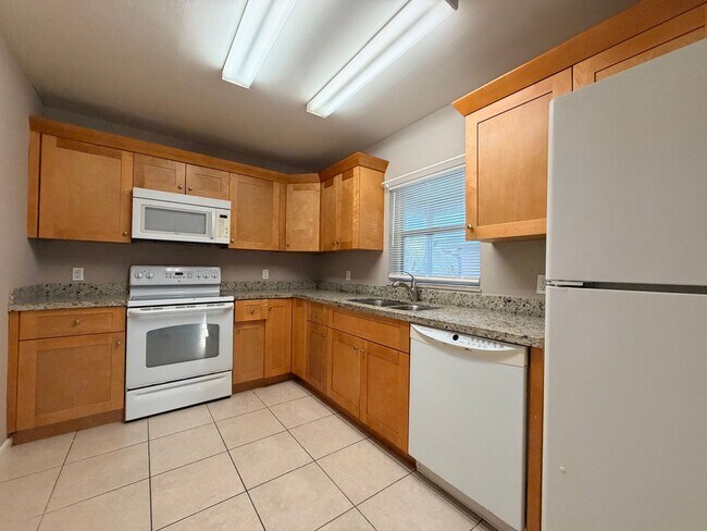 Foto del edificio - 2 Bedroom 1 Bath Duplex In Cape Coral