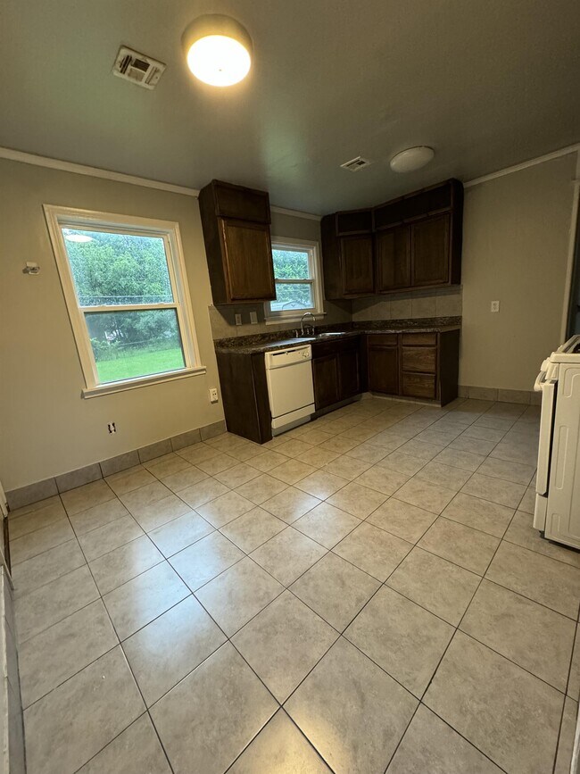 Foto del edificio - 6245 E Marshall St