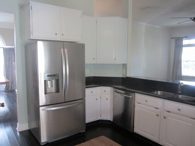 Building Photo - 1922 Salt Myrtle Ln