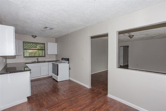Building Photo - 4211 Ebbtide Dr