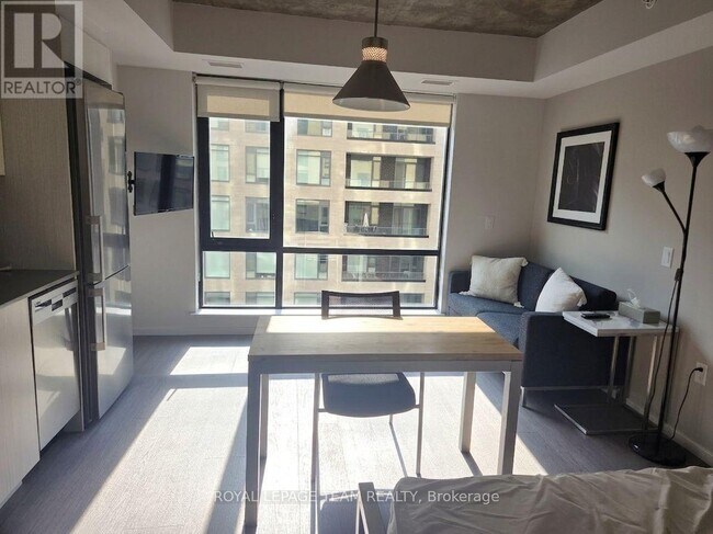 Building Photo - 105 Champagne Ave S