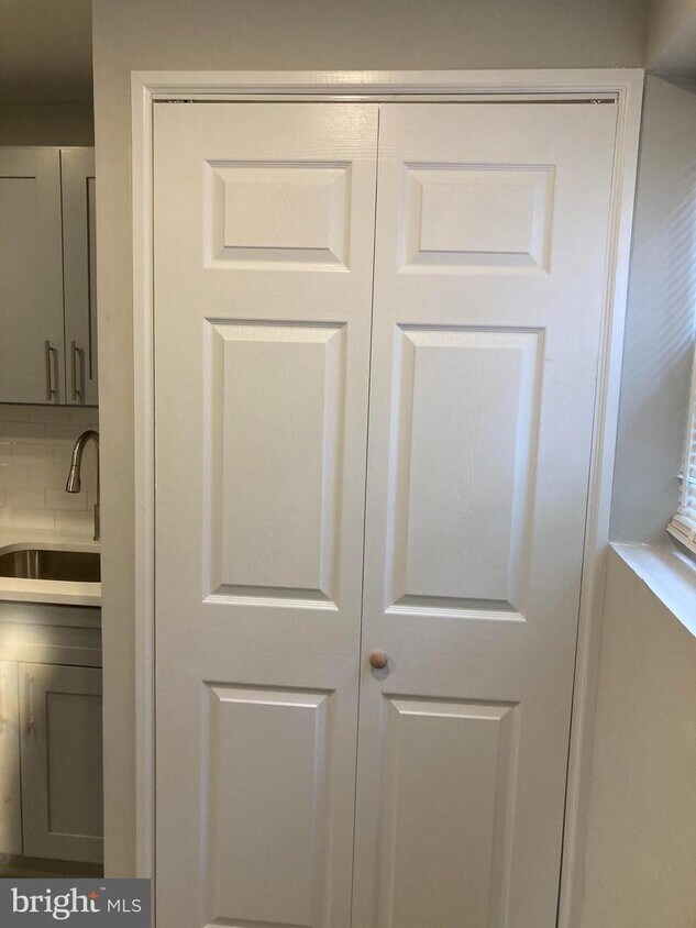 Foto principal - 5528 Jane St