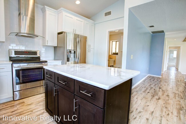 Building Photo - 3 br, 2 bath House - 1116 Fairway Drive