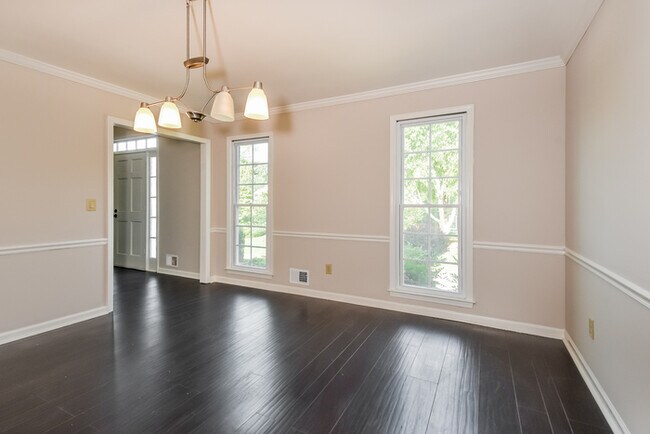 Foto del edificio - 1502 Oakmoor Pl