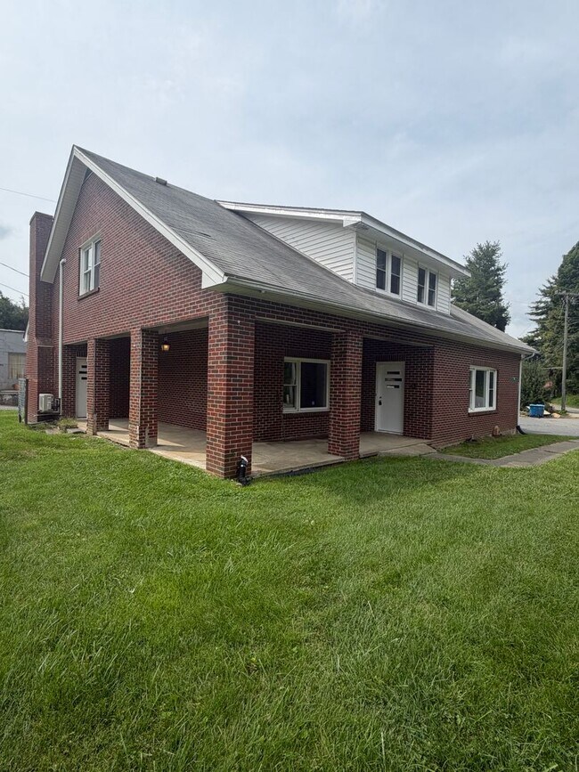 Building Photo - 196 Perkinsville Dr