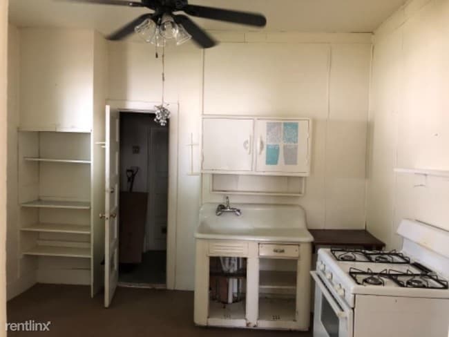 Building Photo - Studio, 1 bath Apartment - 2718 2nd Ave South