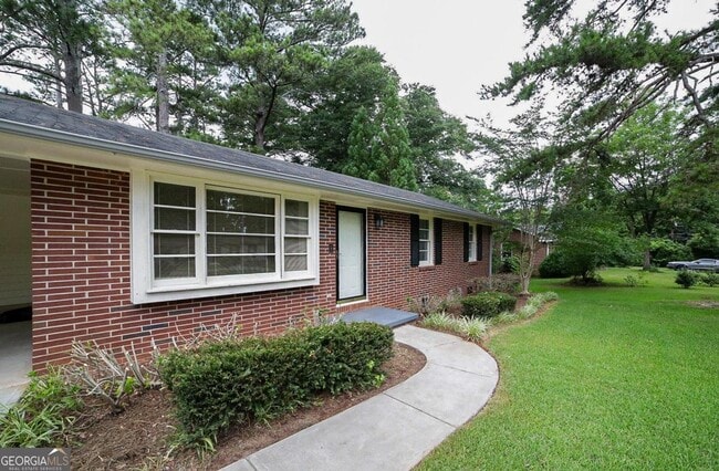 Building Photo - 120 Soule St