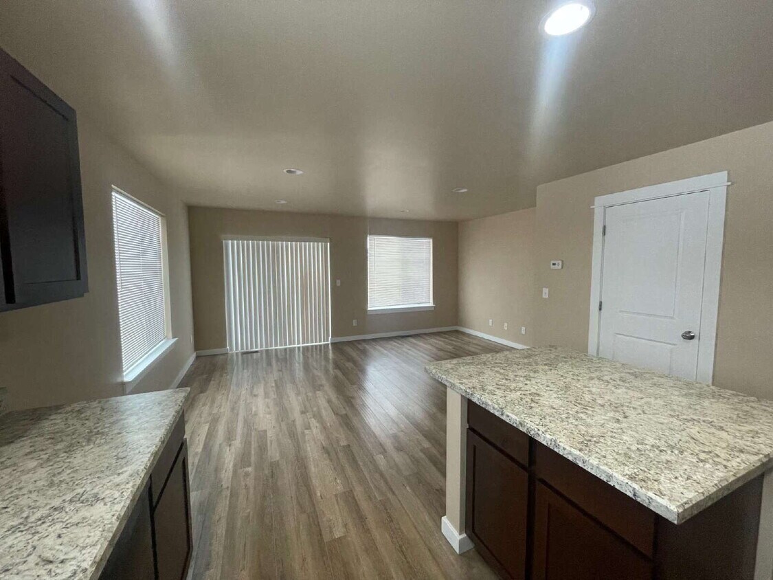 Primary Photo - 4022 Sunstone St