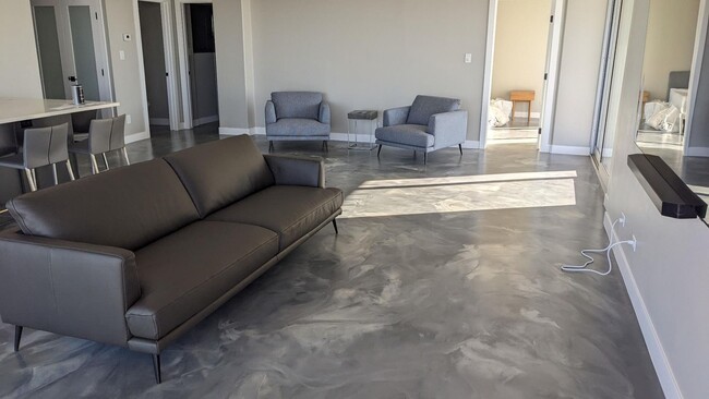 Foto del edificio - Executive Towers Condo Available for Rent!