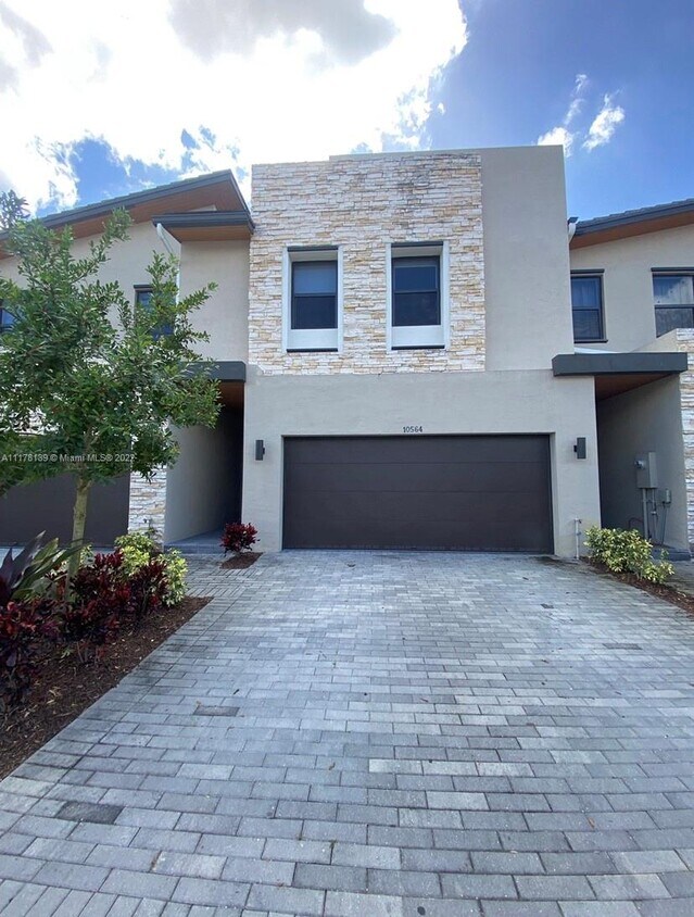 10564 NW 81st Terrace, Doral, FL 33178 Townhome Rentals in Doral FL