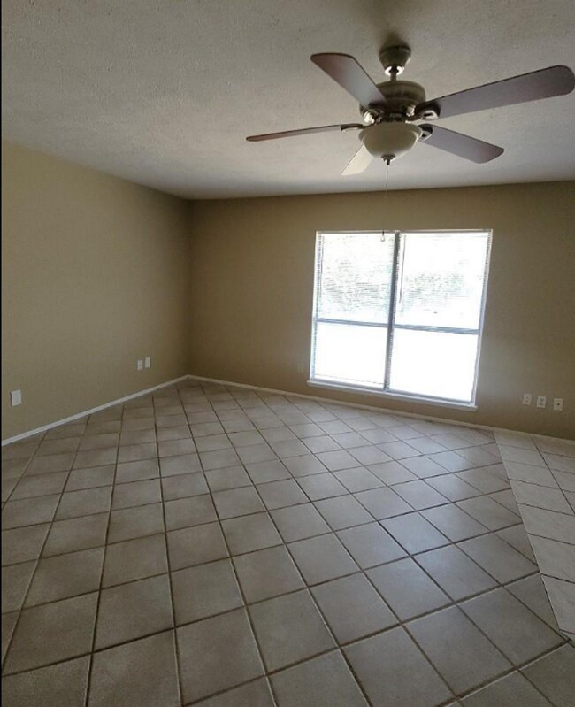 Building Photo - 3 Bedr/ 2 bath Beautiful Home in Hockley, TX -  A Tranquil Country Retreat with Modern Convenience