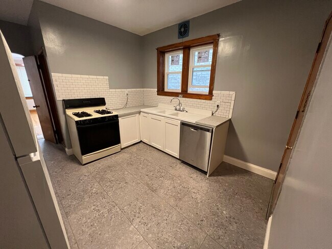 Building Photo - 3608 S Wolcott Ave