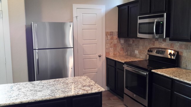 Building Photo - 1002 & 1004 W Sierra Vista Ct