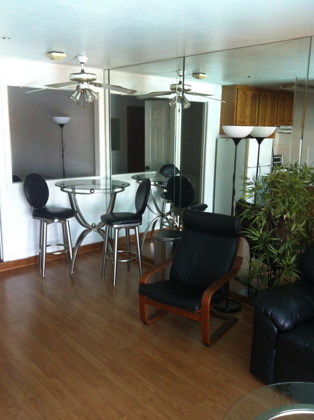 Foto principal - 17210 Newhope St