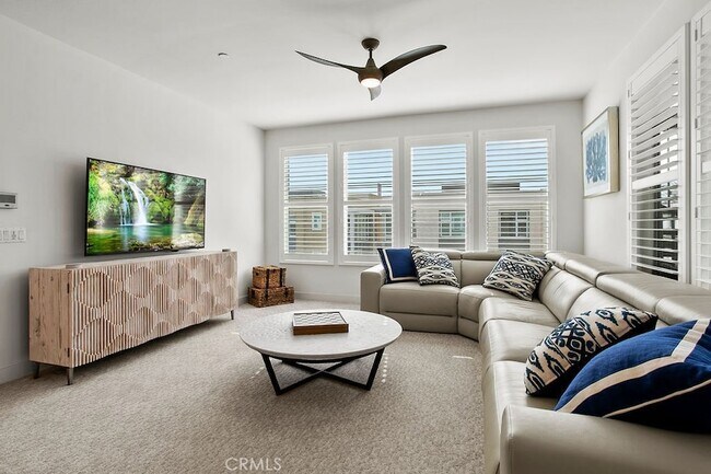 Foto del edificio - 321 Doheny Way