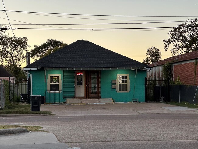 Foto del edificio - 304 Lockwood Dr