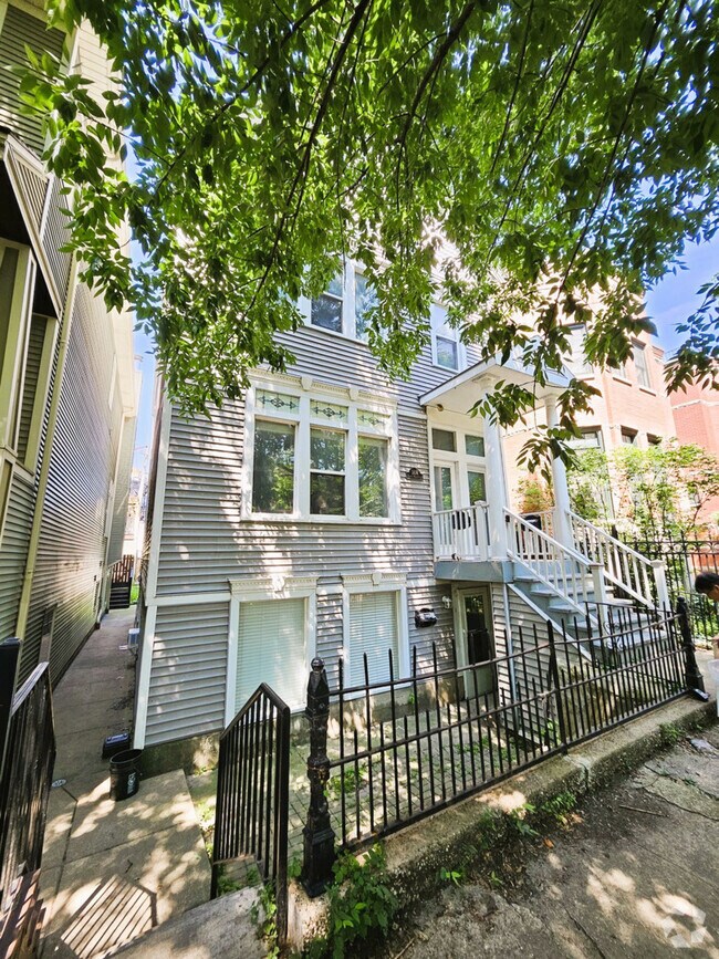 Building Photo - 2436 N Marshfield Ave