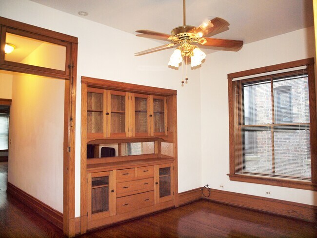 Comedor - 3538 N Reta Ave