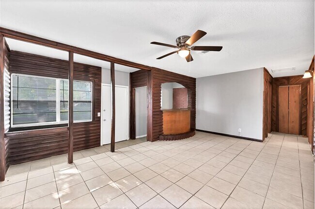 Building Photo - 17 22nd Ave N