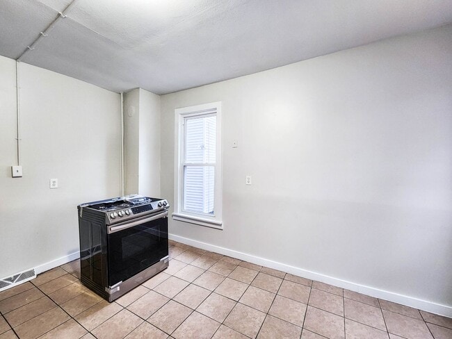 Foto del edificio - 2 Bedroom Apartment Near Science Hill