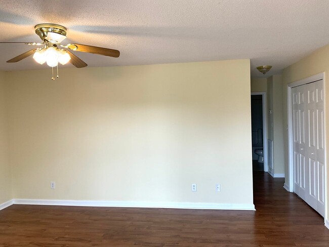 Building Photo - Home For Rent