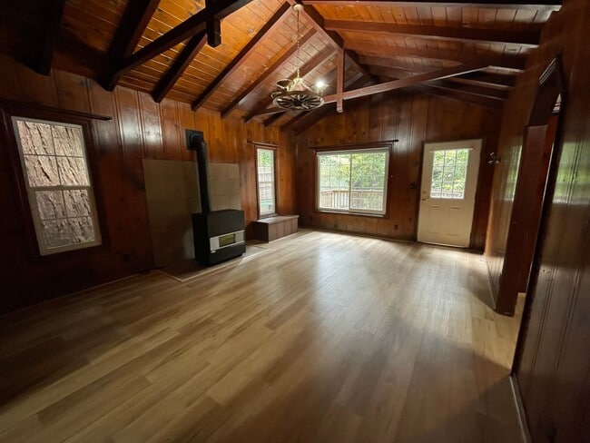 Building Photo - 1045 Sq. Ft. Private Two Bedroom One Bath ...