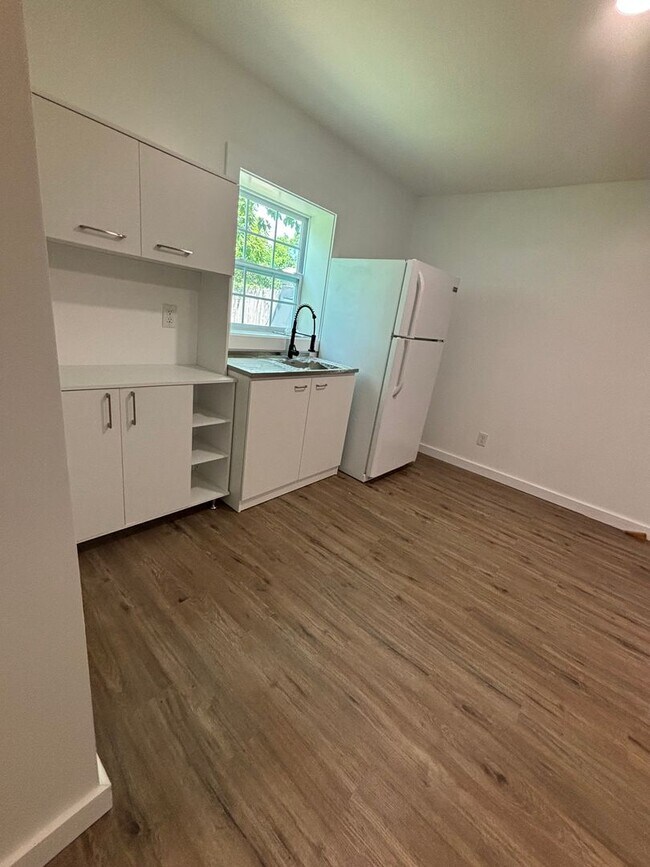 Foto del edificio - Move in Ready Luxury Renovated Spacious St...