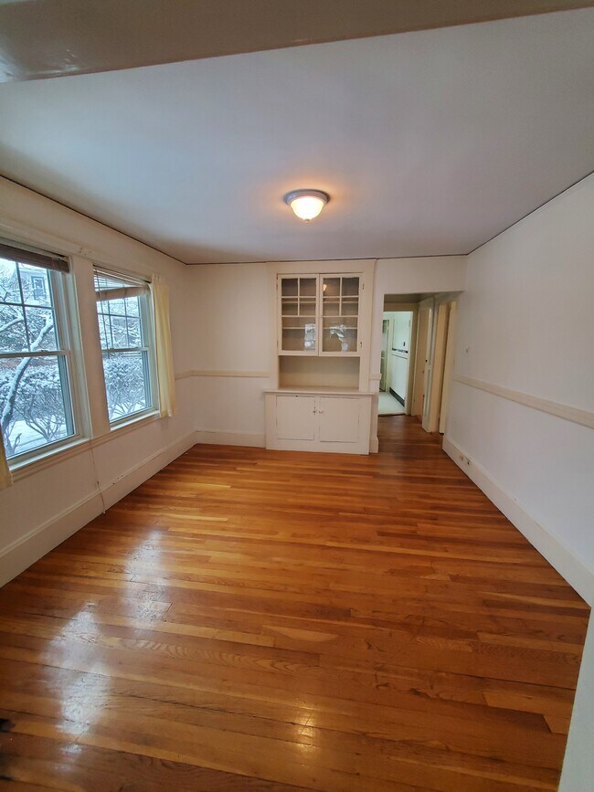 Building Photo - 54 Maplewood St