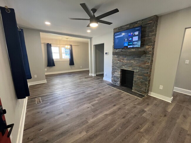 Foto del edificio - 1700 Lanier Dr SW